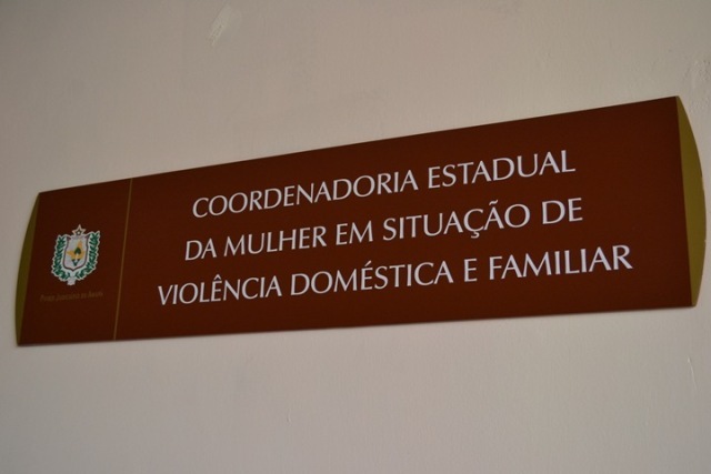 Justiça estadual cria coordenadorias estaduais para coordenar ações relacionadas a processos de mulheres em situação de violência (Resolução 128/2011).